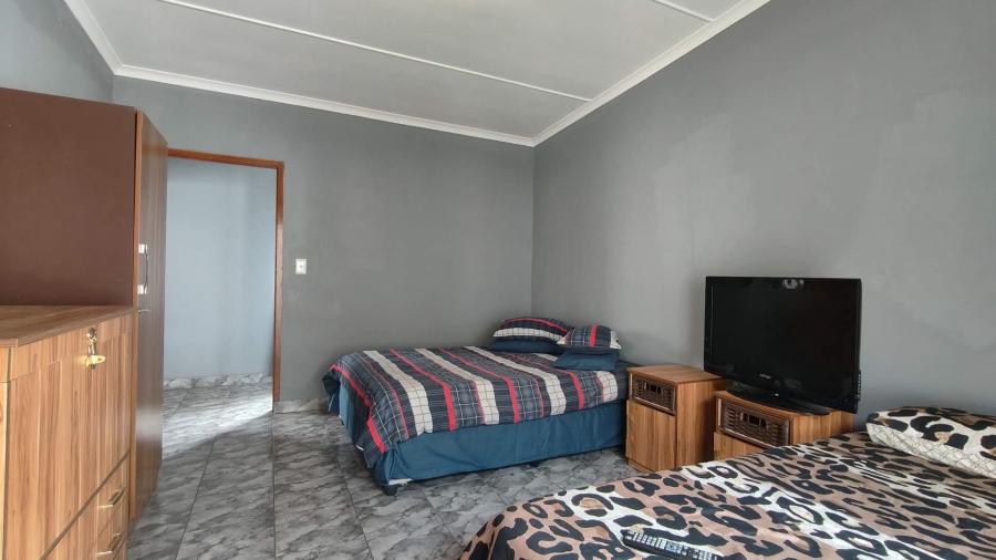 7 Bedroom Property for Sale in Kleinmond Western Cape